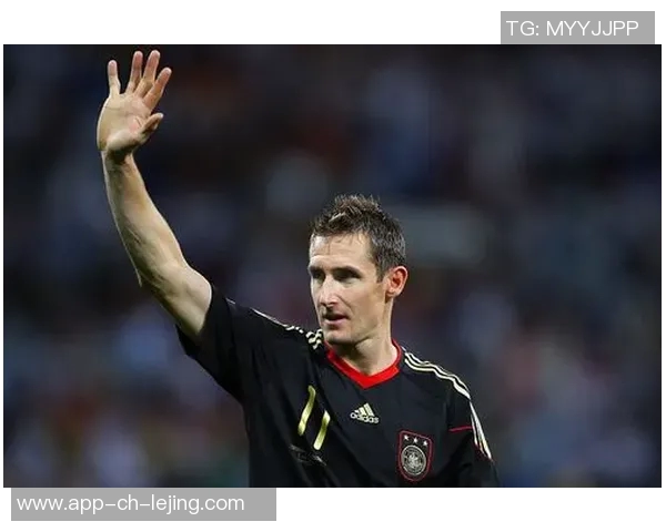 全球足球巨星汇聚一堂探寻世界顶级球员的名字与传奇故事